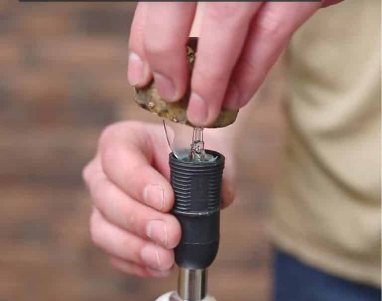 We take out the base with potatoes.