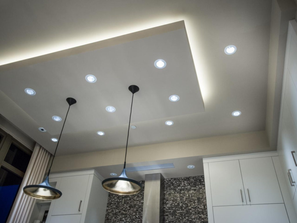 Spotlights for suspended ceilings in the kitchen.