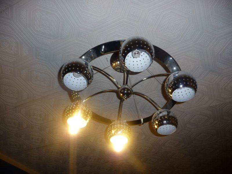 Chandelier with burnt out bulbs.
