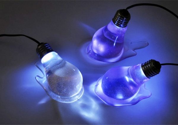 Coloring light bulbs.
