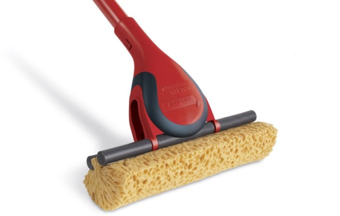 With fixed sponge attachment