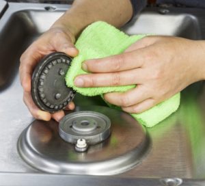 How and with what to clean gas stove burners