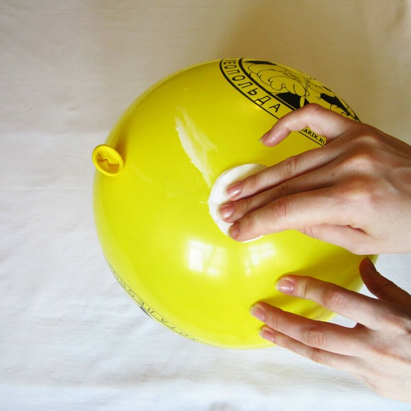 We make a chandelier from threads.