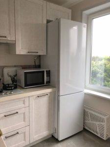 Is it possible to place a refrigerator next to the radiator?