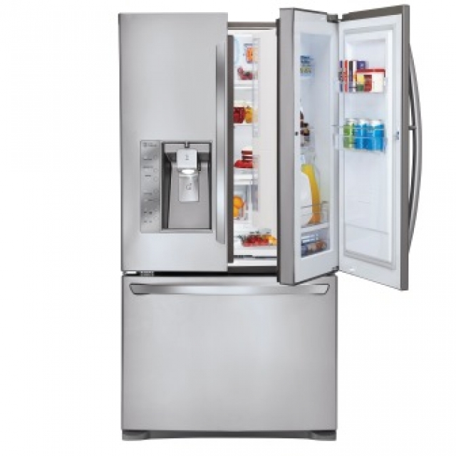 Door to door and ice maker