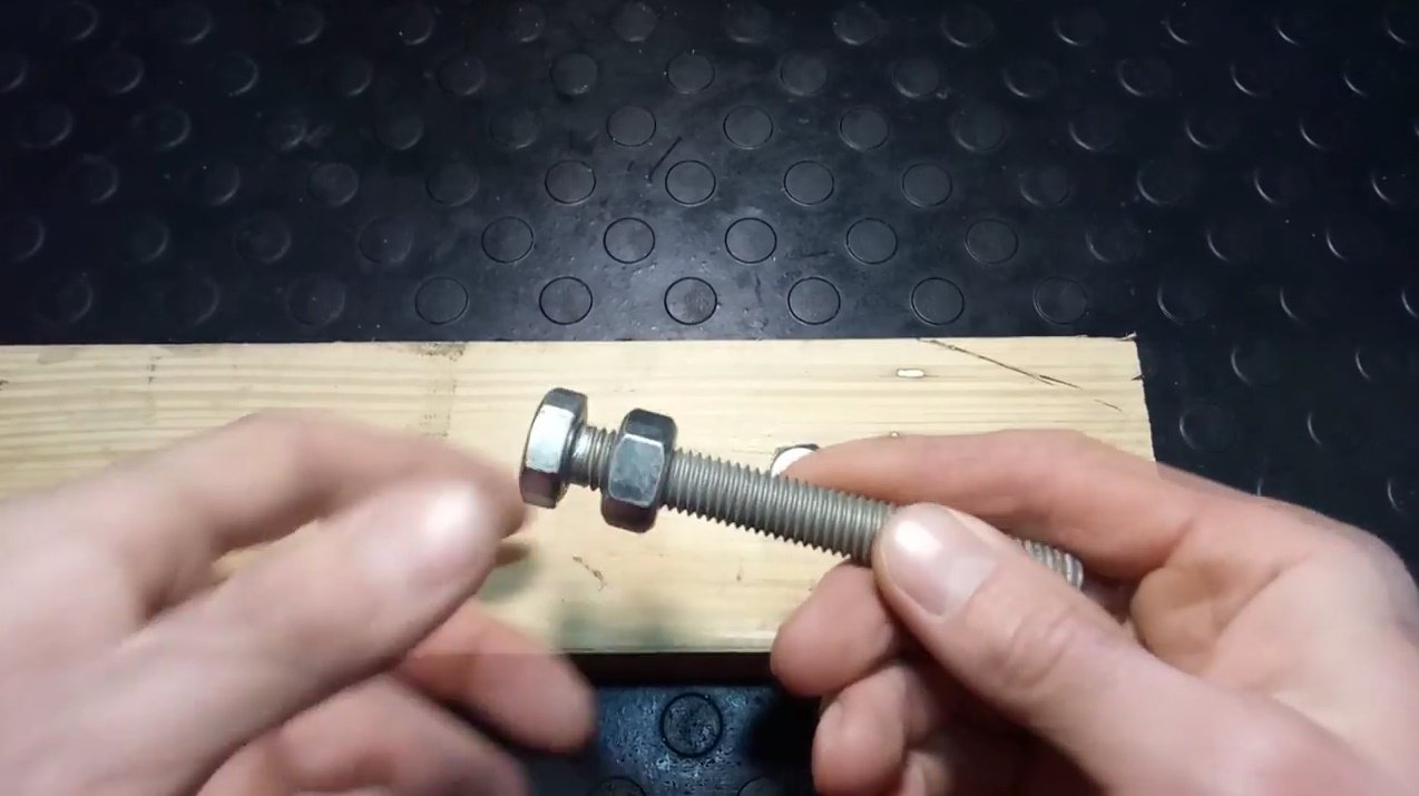 Keyless nut - capital