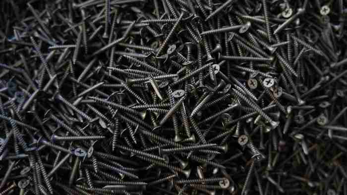 A bunch of screws