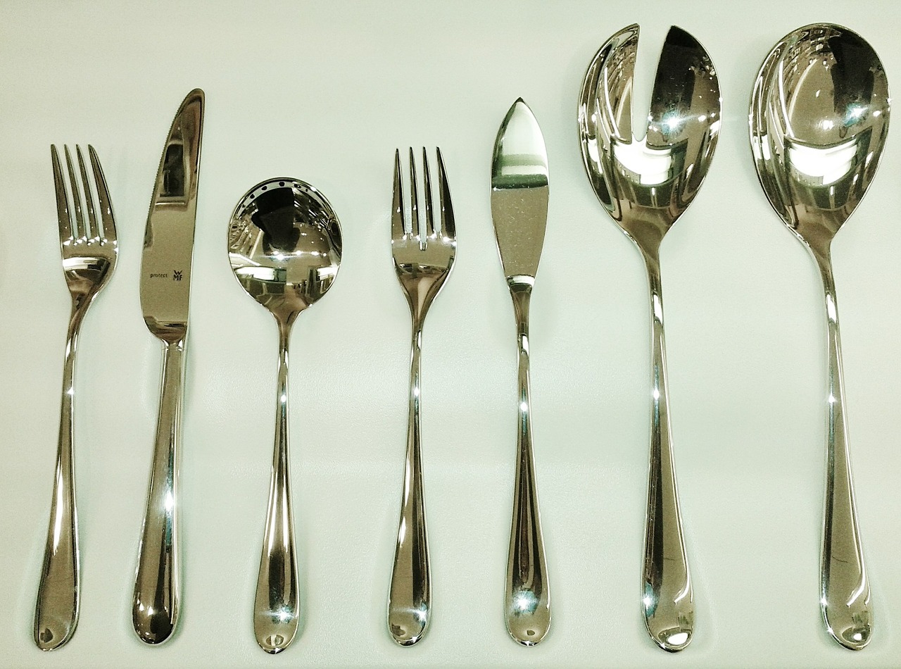 Different types of cutlery