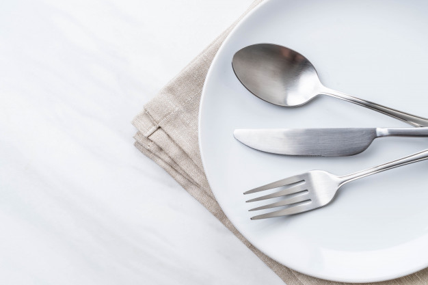 Position of cutlery on the plate: restaurant alphabet