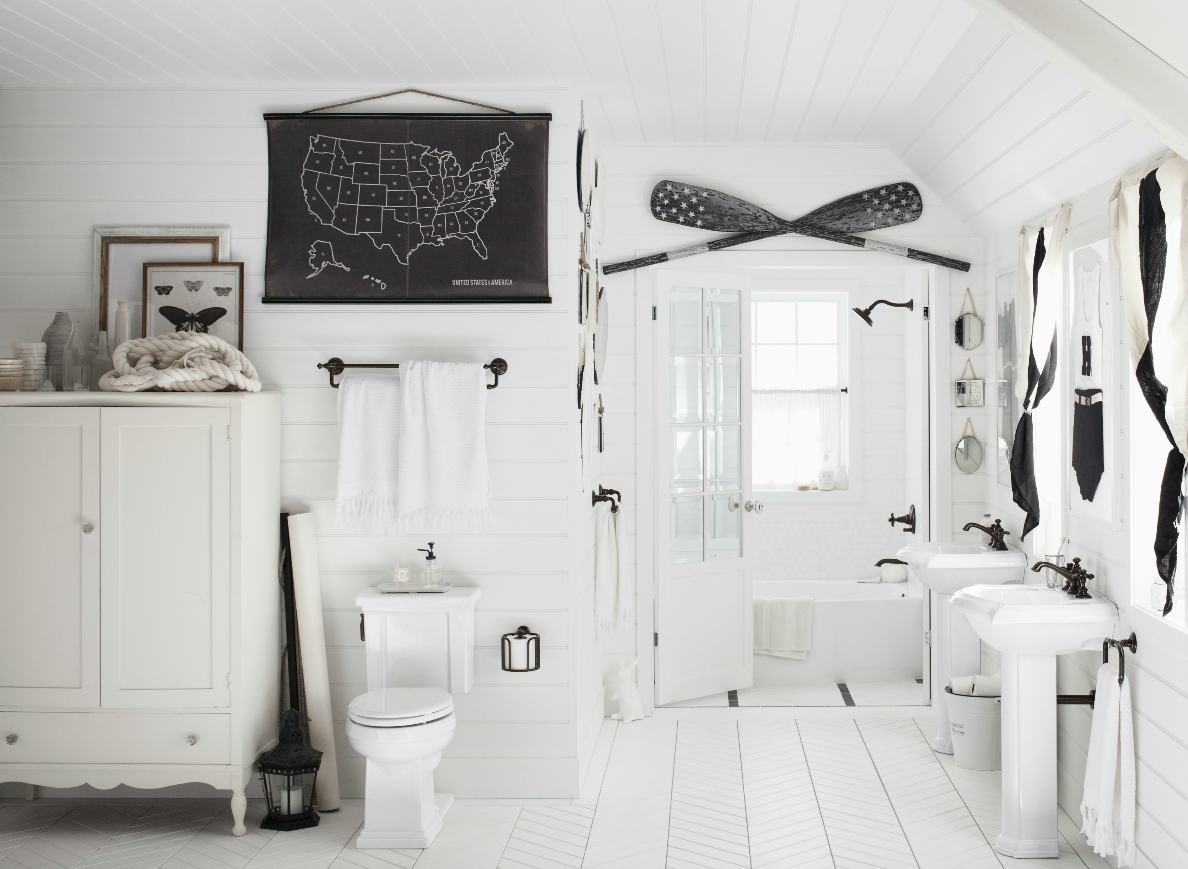 marine style in the bathroom interior