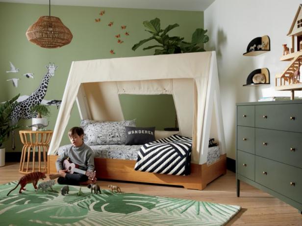 children's room in safari style
