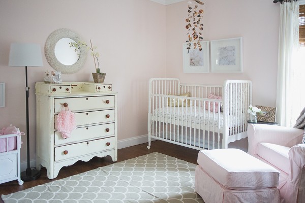 room for a newborn in shabby style