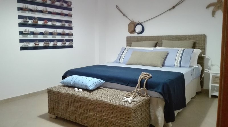 marine style in the bedroom interior