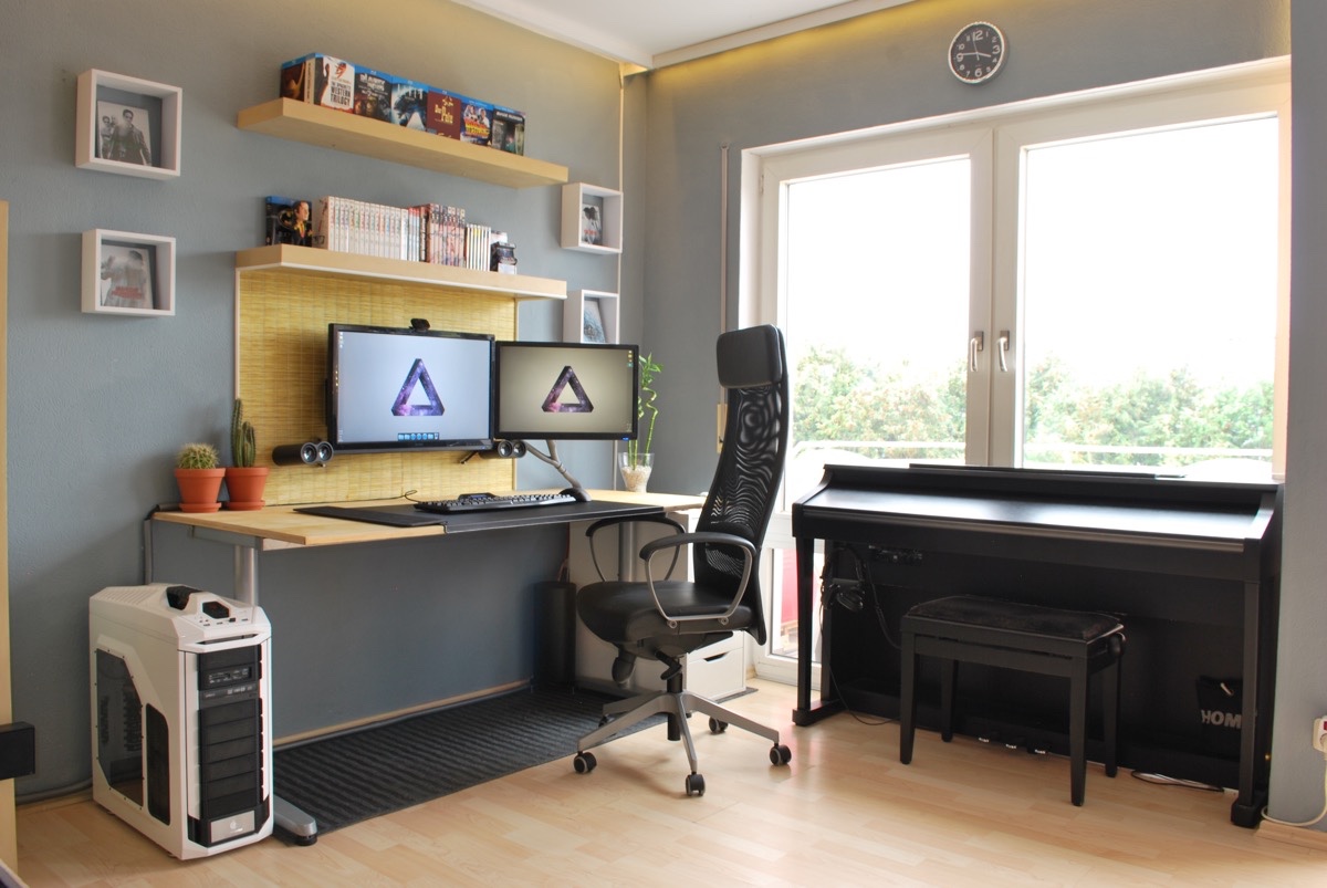 Computer desk in Scandinavian style 1