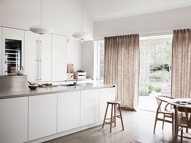 curtains for the kitchen in a minimalist style