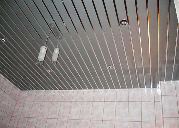 slatted ceiling in the apartment