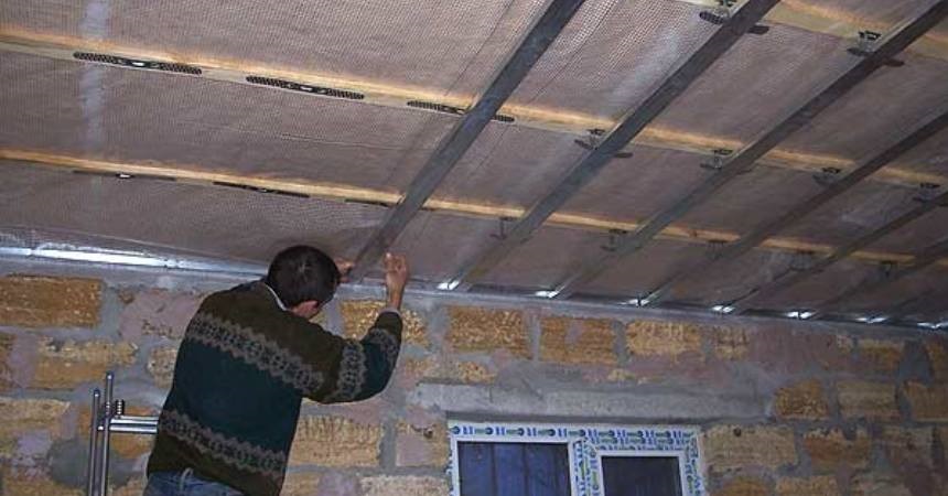 installation of slatted aluminum ceiling