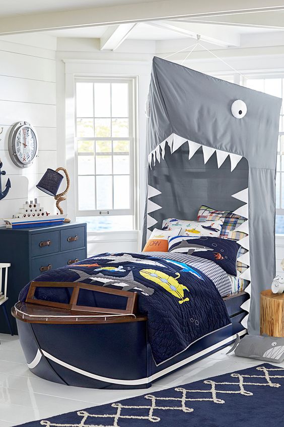 Bedroom decor in nautical style.