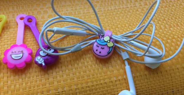 Headphone clips