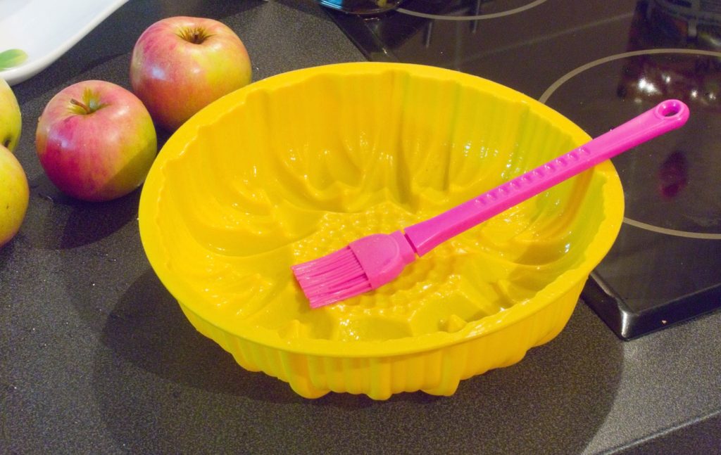 remove carbon deposits from the silicone mold