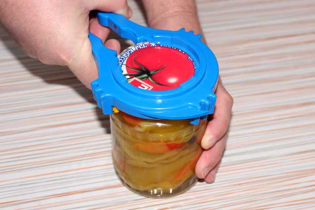 how to open a can by rolling