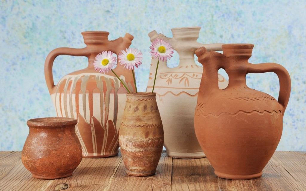 volumes of clay jugs
