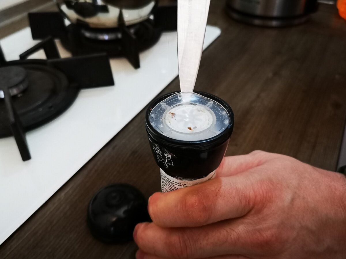 Open the pepper shaker with a knife