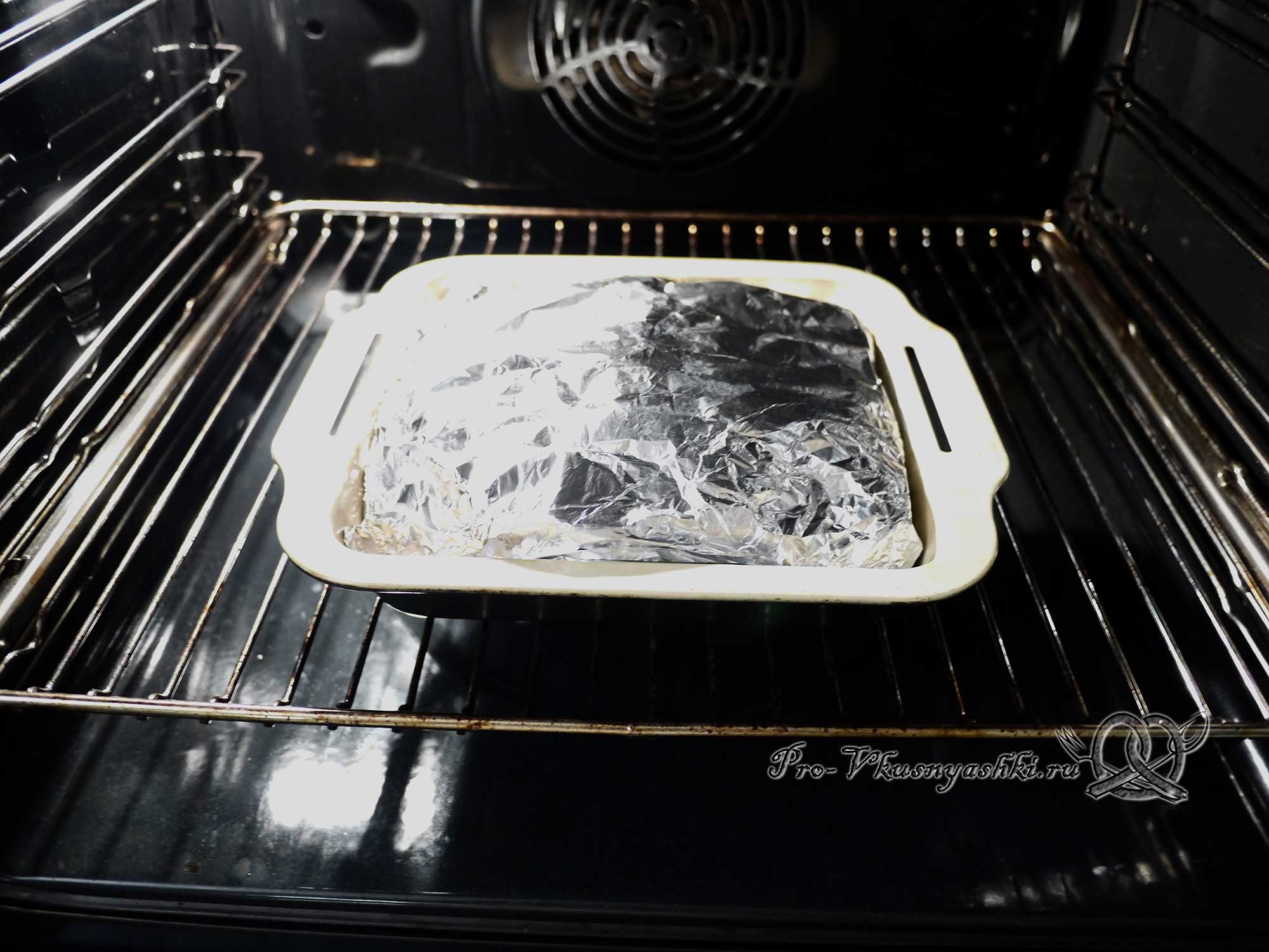 Is it possible to put foil in an electric oven?