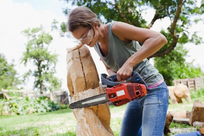 How can a woman use a chainsaw?