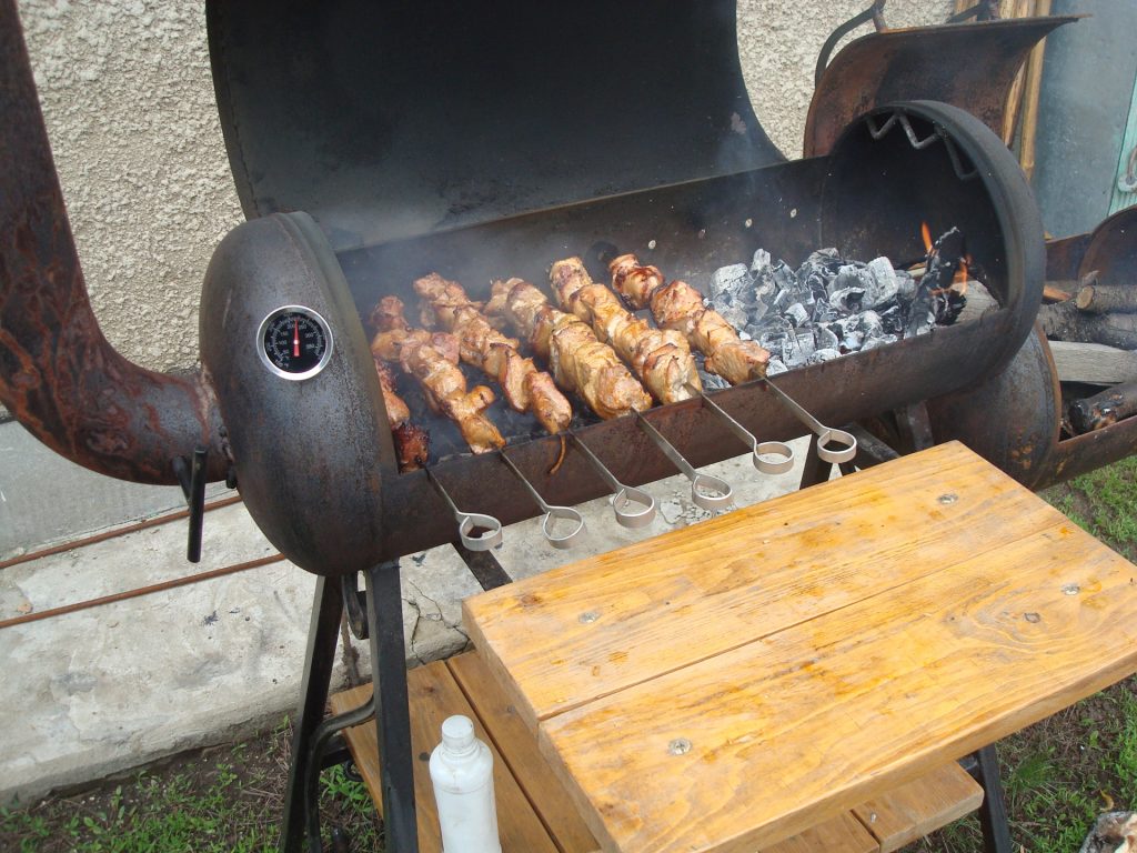 Barbecue from a cylinder.