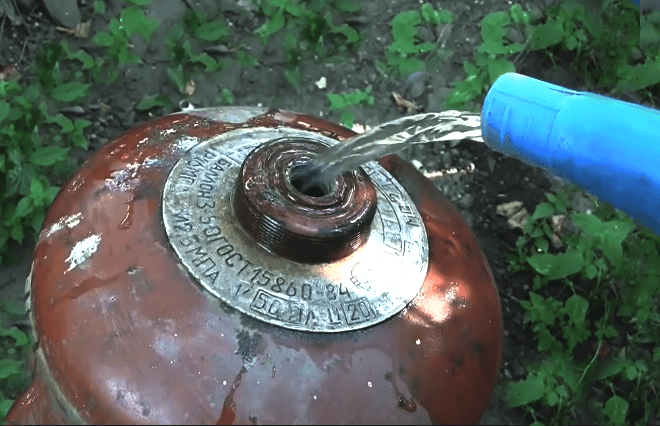 Cleaning the cylinder.