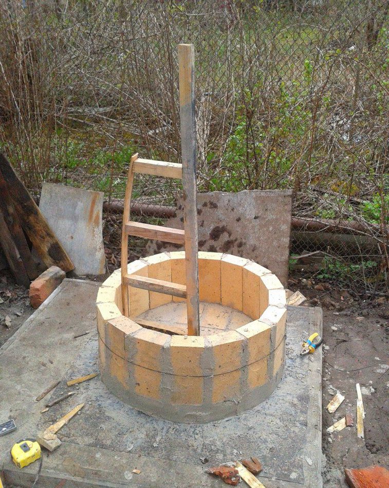 Tandoor made of whole brick.