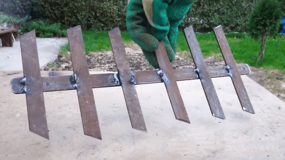 Attachment for a homemade hedge trimmer.