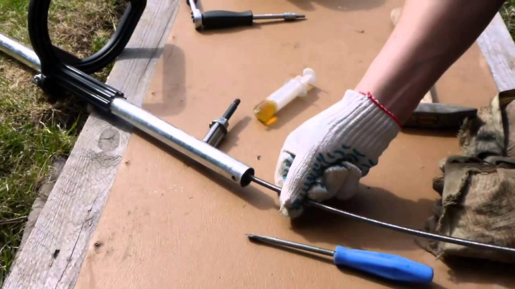 Removing the flexible trimmer shaft.