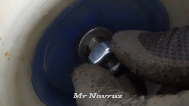 The nuts are tightened.