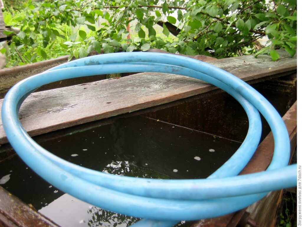 Hose with rings.