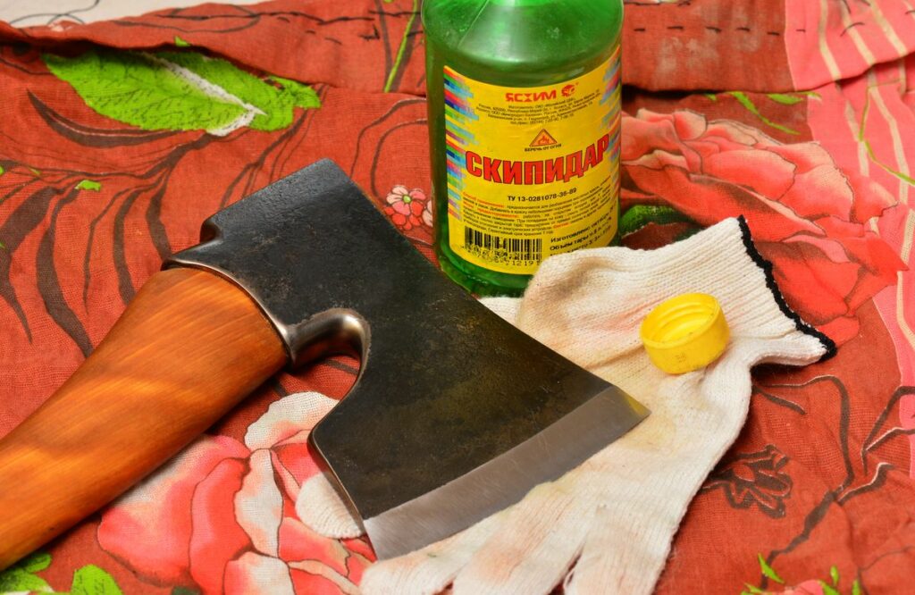 how to treat the metal of an ax so it doesn’t rust