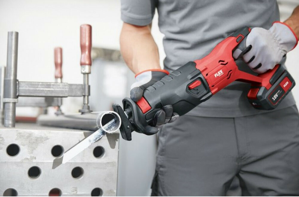 how to cut metal with a reciprocating saw