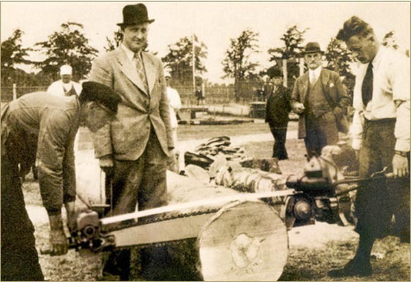 world's first chainsaw