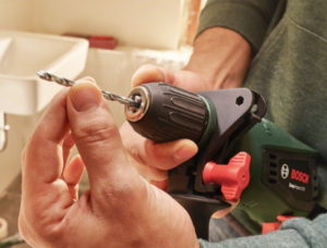 How to remove a drill bit from a drill?