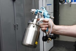 How does a spray gun work?