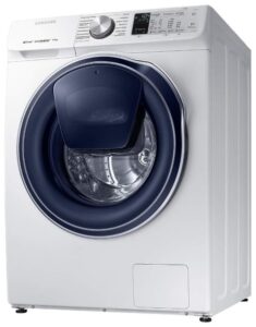 Steam washing in a washing machine