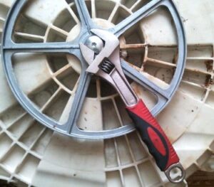 Removing the tank and disassembling the drum