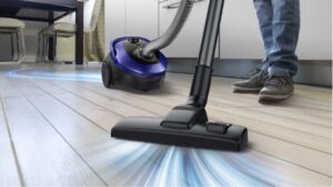 Vacuum cleaner for parquet boards