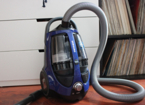 Vacuum cleaner from a bag