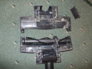 How to clean hair from a brush - 3