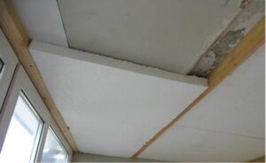 How to insulate a ceiling on a balcony