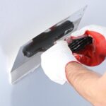 When can you glue wallpaper after puttying?