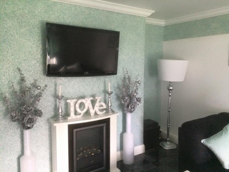 Preparing walls for liquid wallpaper