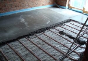 Laying heated floors in a screed